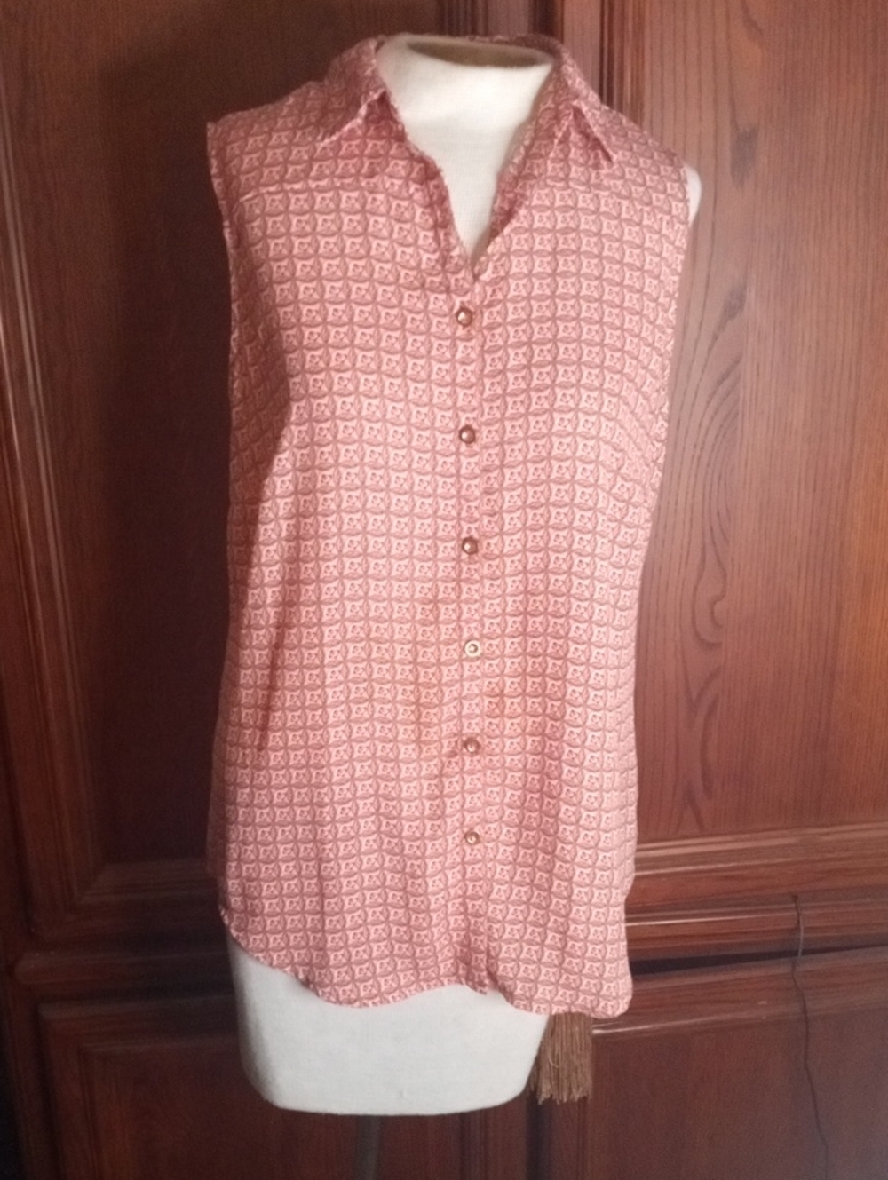 Zac & Rachel Sleeveless Coral Printed Button-Up Blouse
